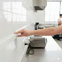 CANALETA BLANCA LISA 20X12 CON ADHESIVO 